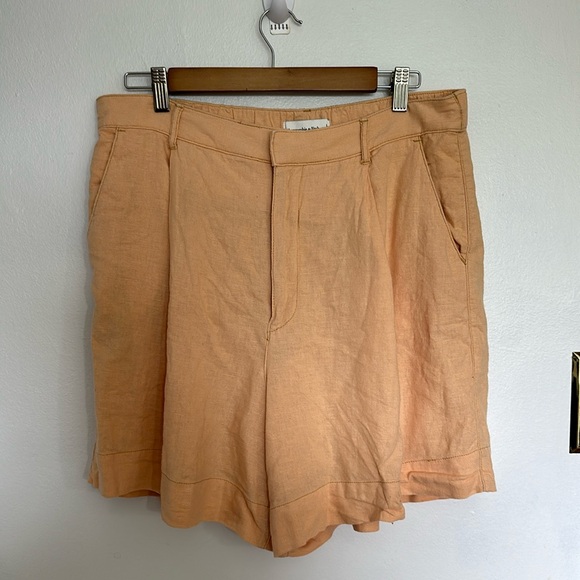 Abercrombie Tailor Pleated Shorts - Picture 2 of 7